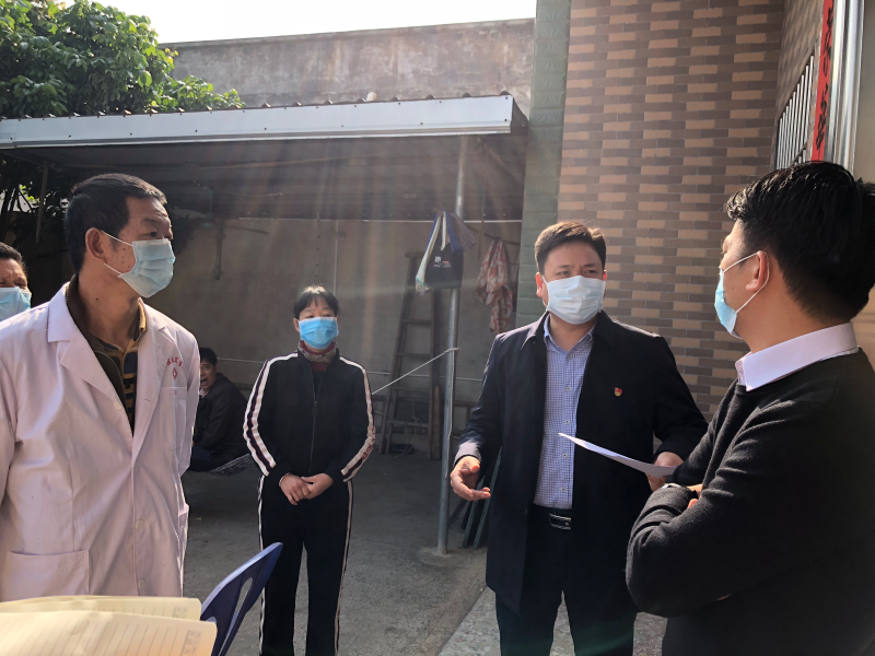 北坡鎮(zhèn)人大主席、婦聯(lián)主席陳蓮梅到北塘村委會(huì)檢查疫情防控情況2.jpg
