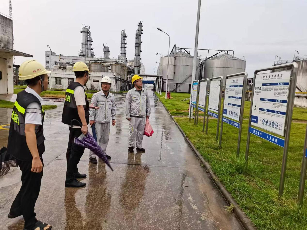 有風防風，無風防雨，遂溪縣應急管理局認真做好?；袠I風后防汛工作1.png