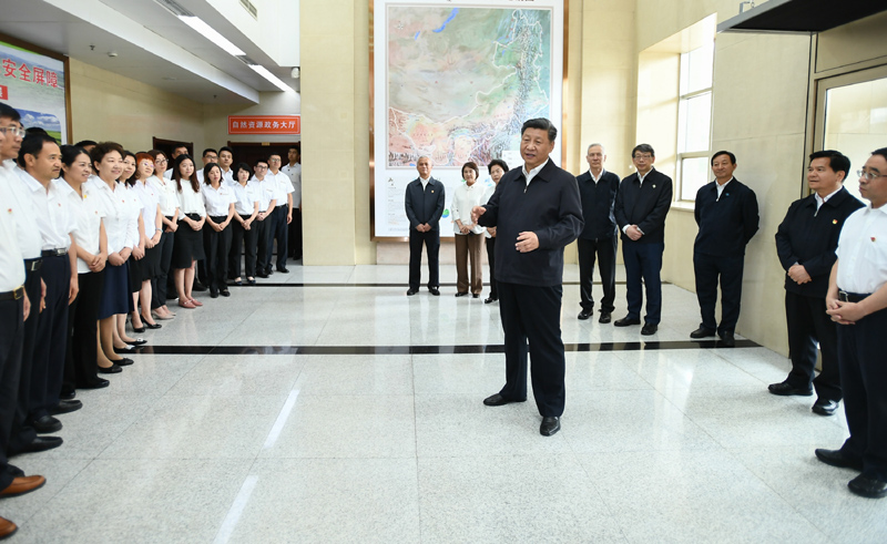 7月15日至16日，中共中央總書記、國家主席、中央軍委主席習近平在內蒙古考察并指導開展“不忘初心、牢記使命”主題教育。這是16日上午，習近平到內蒙古自治區自然資源廳，實地調研指導開展“不忘初心、牢記使命”主題教育。