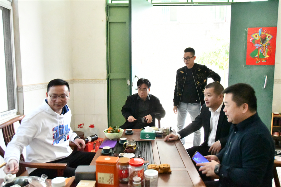 劉桂興副縣長、林立書記、卜英忠鎮(zhèn)長走訪慰問鄉(xiāng)賢1.JPG