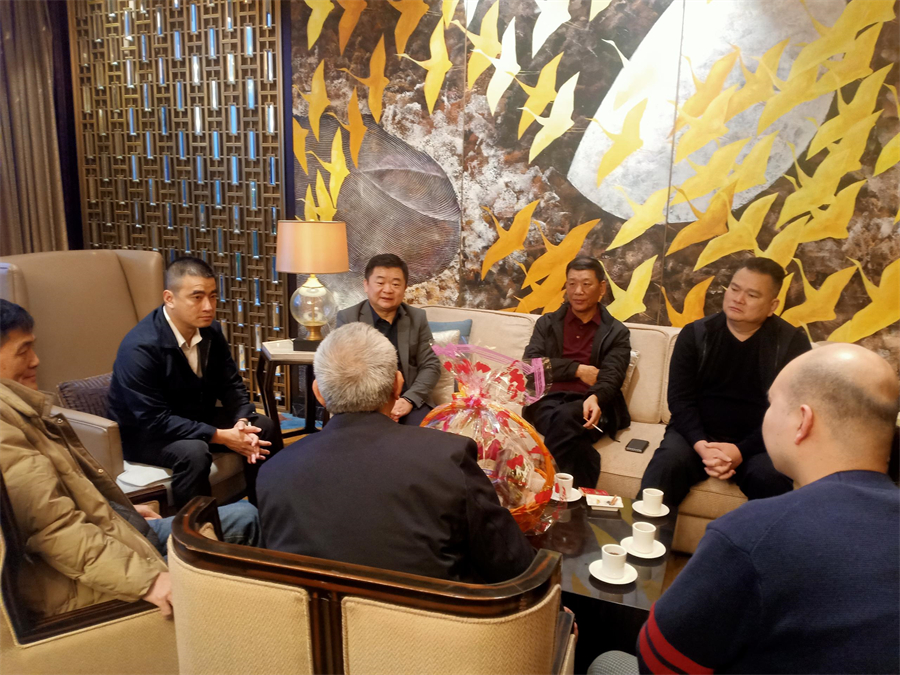 劉桂興副縣長、林立書記、卜英忠鎮(zhèn)長走訪慰問鄉(xiāng)賢2.jpg