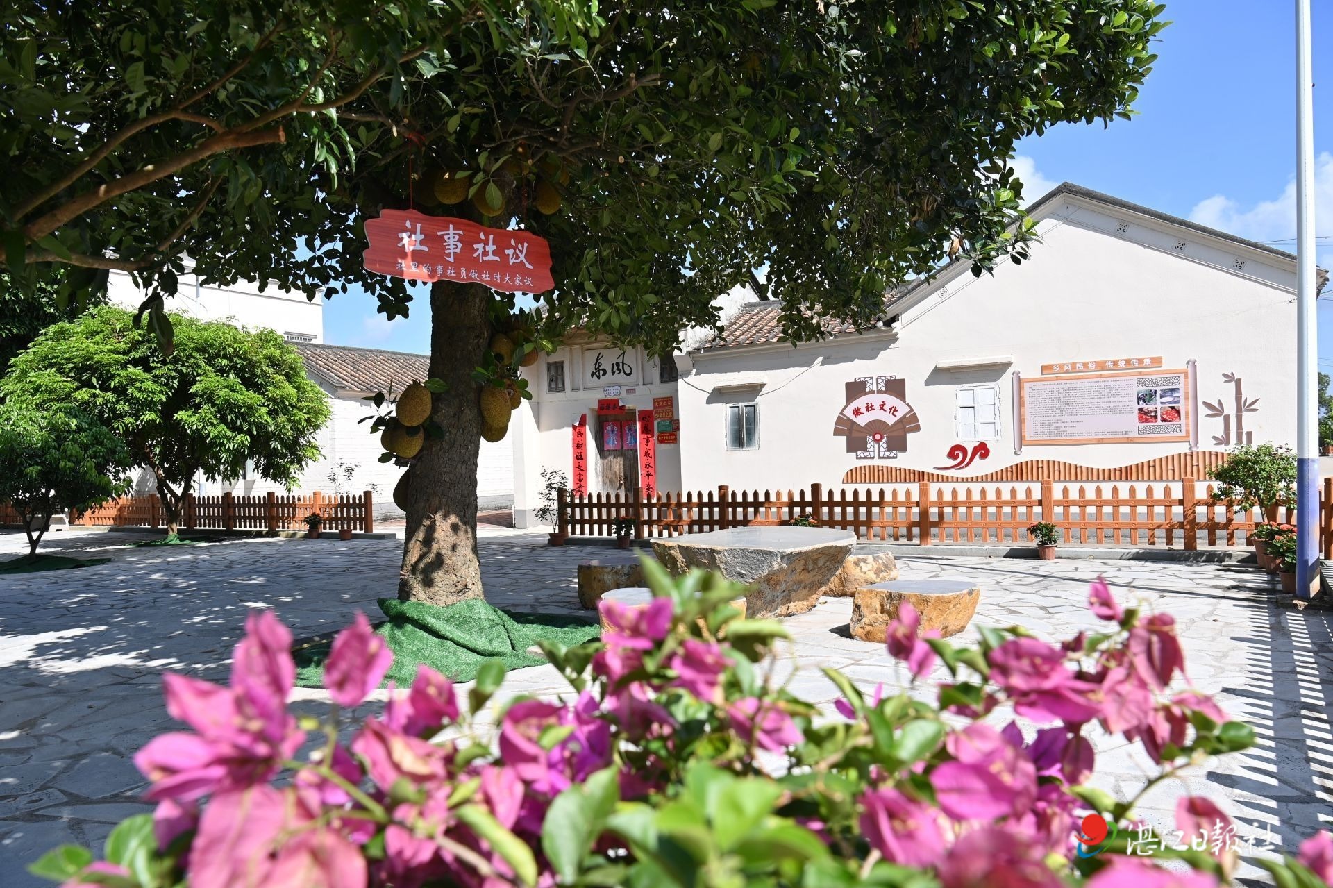 劉紅兵到遂溪縣宣講黨的二十屆三中全會精神并調研“美麗庭院”建設