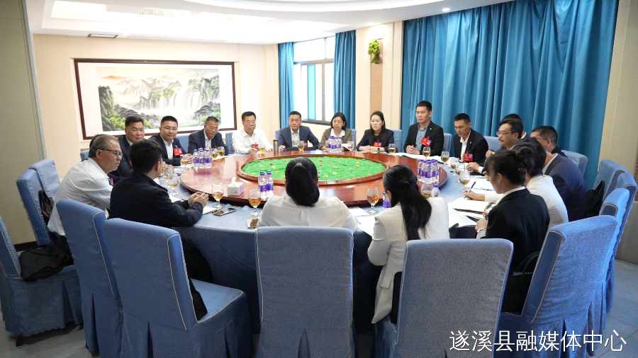 政協委員熱議報告 履職建言促發展