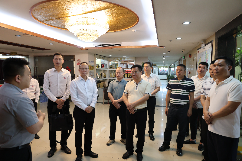 遂溪縣政協(xié)主席潘汝權(quán)率隊(duì)走訪東莞市遂溪商會(huì)