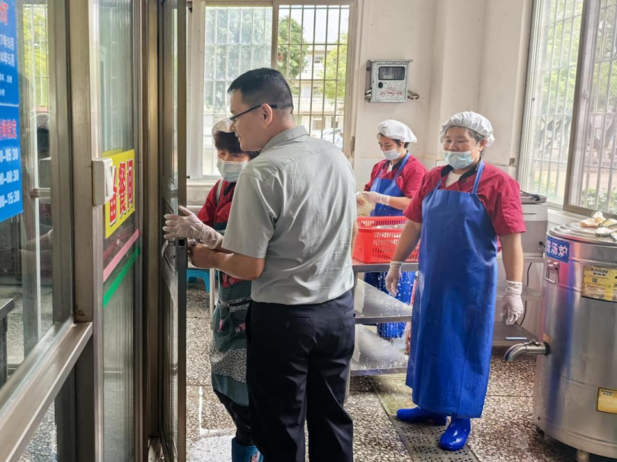 常抓不懈  嚴管嚴控 筑牢食品安全防線——港門鎮開展轄區校園食品安全專項檢查