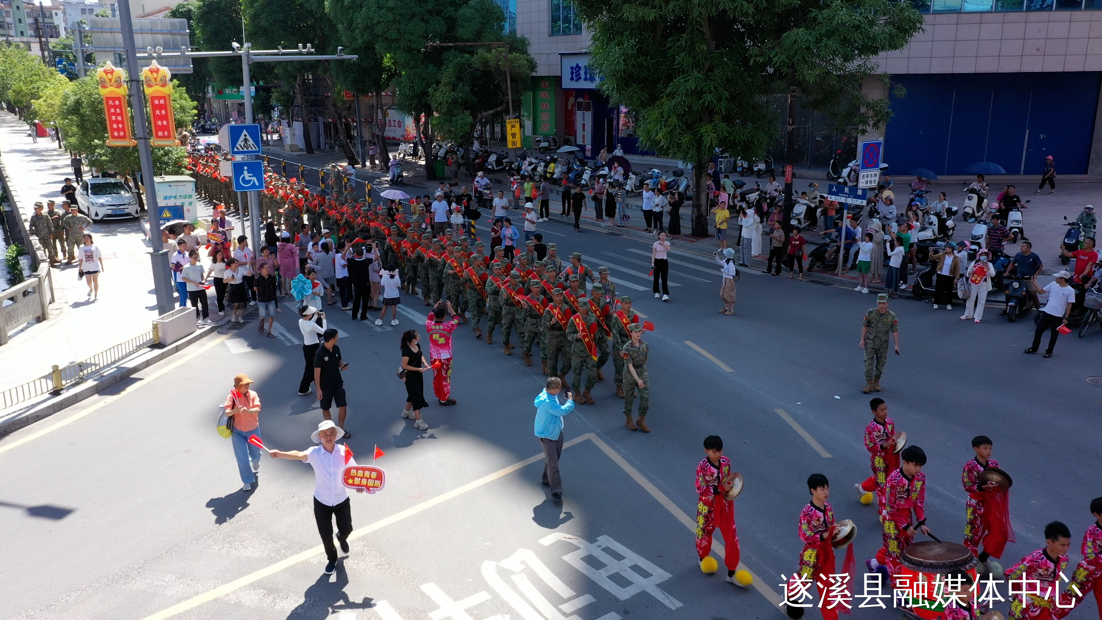 遂溪縣開展“學功臣·礪精兵·固國防”全民國防教育暨歡送入伍新兵系列活動