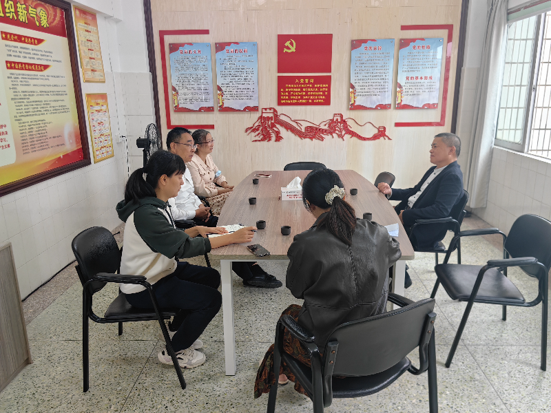 遂溪縣政協副主席李實秋走訪慰問優秀人才